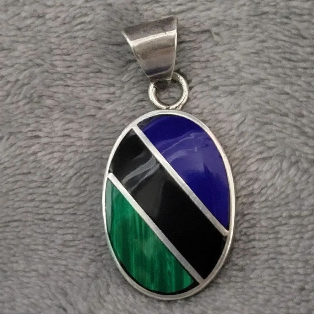 Green/black/blue silver pendant